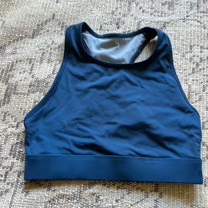 High neck Fabletics sports bra